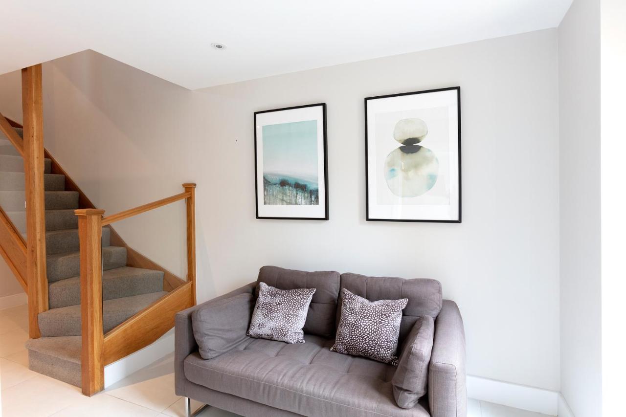 Immaculate Central Windsor Town House With Parking Экстерьер фото